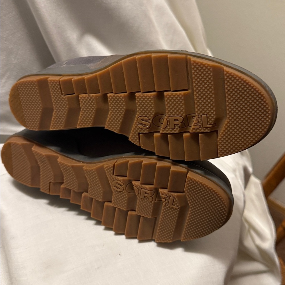 Sorel Gray Winter Boots - Picture 9 of 12